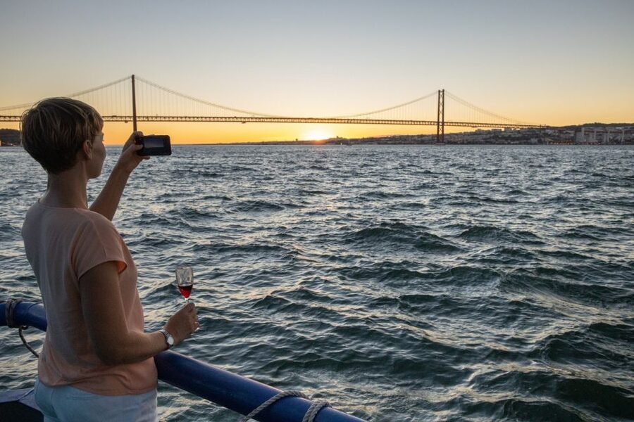 Lisbon: Sightseeing Boat Tour with Hop-On Hop-Off Option - Weather, Pets, and Small Real-World Notes