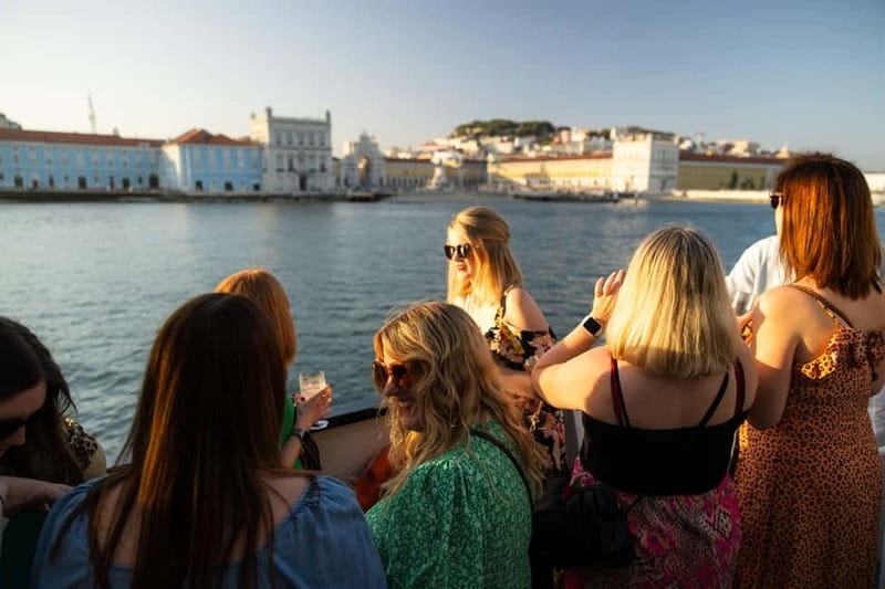 Lisbon: Sunset Boat Tour with Music and Drinks - Belem Tower and Padrão dos Descobrimentos from the water