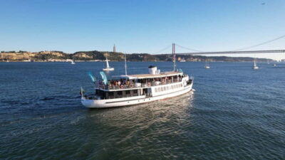 Lisbon: Sunset Boat Tour with Music and Drinks - The Evora boat: roomy, and weirdly historic in a cool way