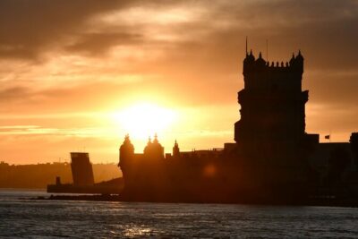 Lisbon: Sunset Catamaran Boat Tour with Music and Drinks - Christ the King and the 25 de Abril Bridge: The First Big Photo Hit