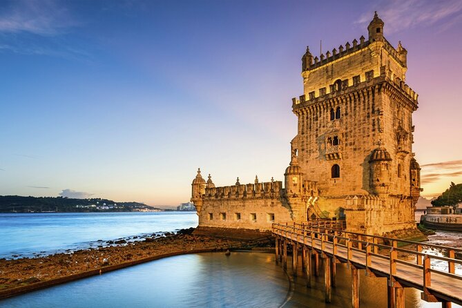 Lisbon : Sunset Catamaran Boat Tour with Music and Drinks - Music, drinks, and the vibe: fun, but know what kind of fun