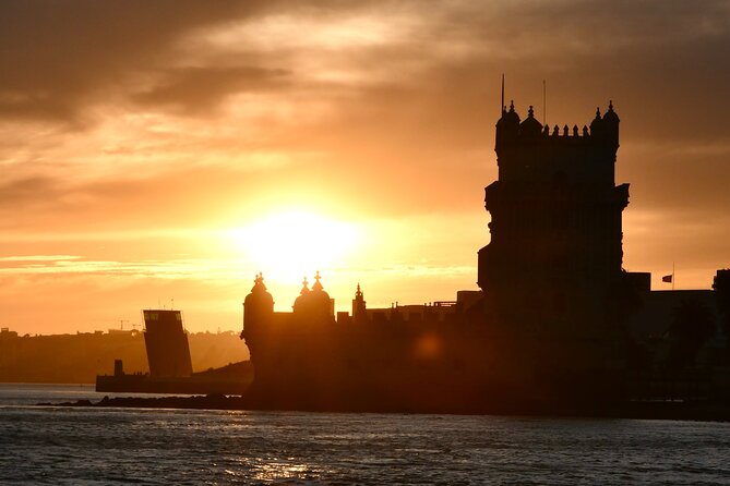 Lisbon: Sunset Catamaran Boat Tour with Music and Drinks - Christ the King and the 25 de Abril Bridge: The First Big Photo Hit
