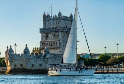 Lisbon: Sunset Sailing Boat Tour with Drinks - Getting to BLUE SKIPPER Café and Doca do Espanhol (Gate 3)