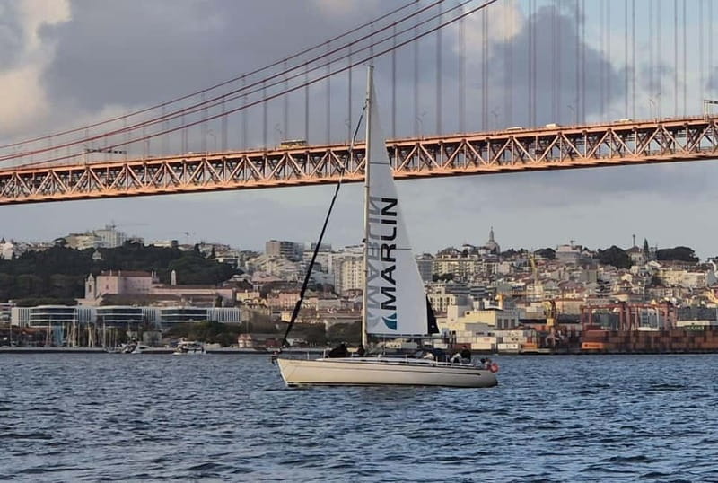Lisbon: Sunset Sailing Boat Tour with Drinks - The route, step by step: where the views come from