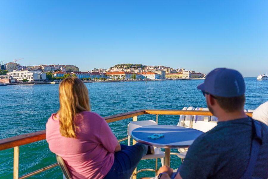Lisbon: Tagus River Boat Tour with One Drink Included - The cruise route: what each pass-by actually feels like
