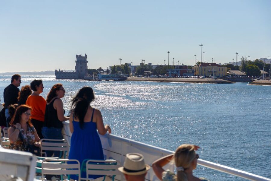 Lisbon: Tagus River Boat Tour with One Drink Included - Practical tips for a smoother cruise day