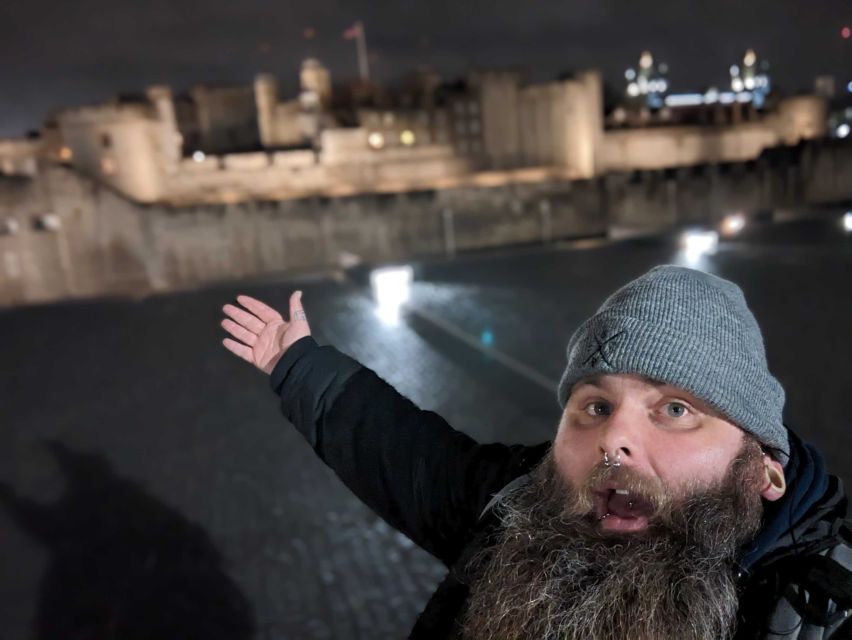 London: Ghost Walk and River Thames Boat Ride - How the guides turn spooky stories into a real evening out