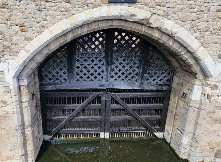 London: Tower of London Guided Tour with Boat Ride - Tower of London and Thames boat: a tight combo with big payoff