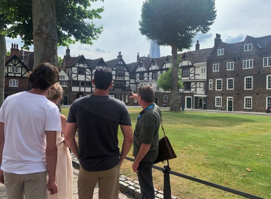 London: Tower of London Guided Tour with Boat Ride - Language, group size, and comfort details that actually matter