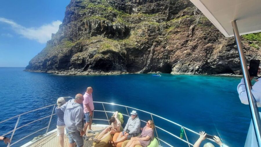 Madeira: Boat Trip with Lunch, Drinks, and Hotel Transfer - Drinks and service: how the crew keeps your day comfortable