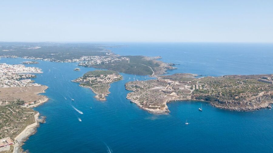 Mahon: Harbor Boat Tour with Underwater Viewing & Commentary - Should You Book the Mahón Harbor Boat Tour?
