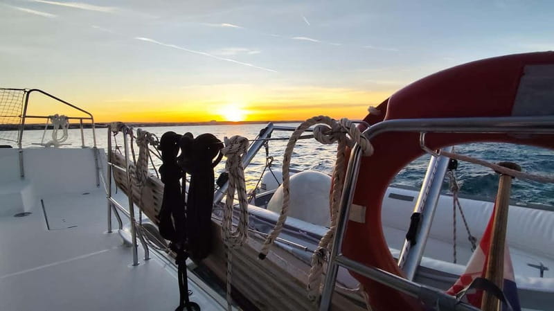 Mallorca: Catamaran Boat Tour with Tapas - Key things you’ll notice right away