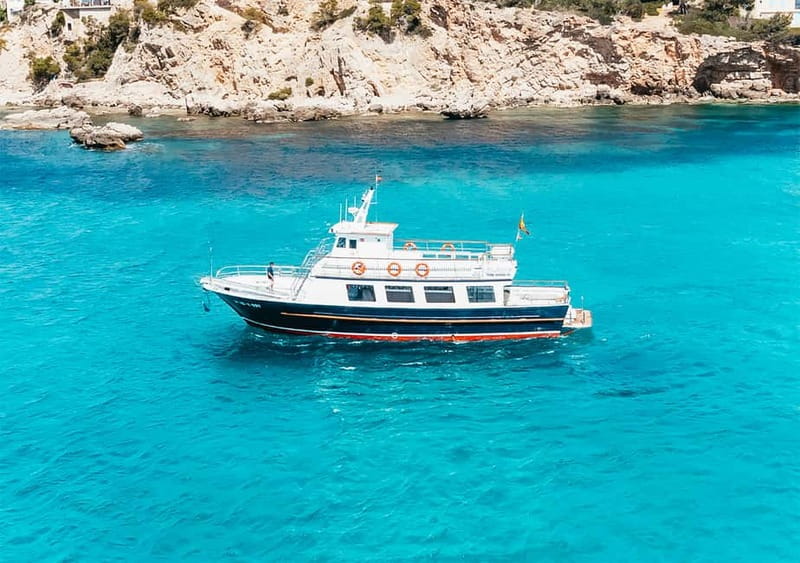 Mallorca: Palma Boat Tour & Snorkeling with Drink Included - The Super Delfin Verde vibe: music, decks, and the included drink reality check