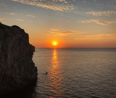 Mallorca: Sunset Pizza Boat Tour Andratx - Dragonera + Snorkel - The 45-minute sail toward Dragonera Natural Park