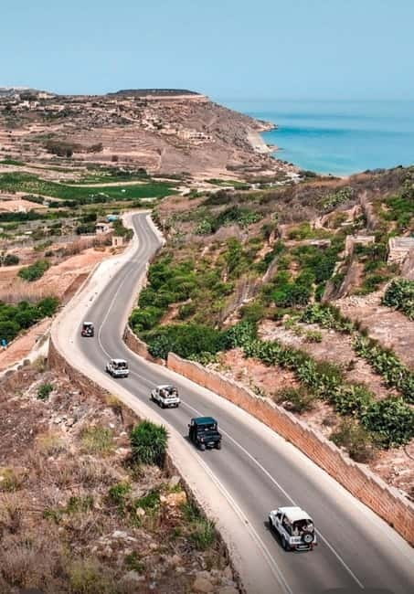 Malta: Around Comino Boat Trip with Gozo Guided Jeep Tour - Lunch: buffet with unlimited wine and water, and when it might be on board