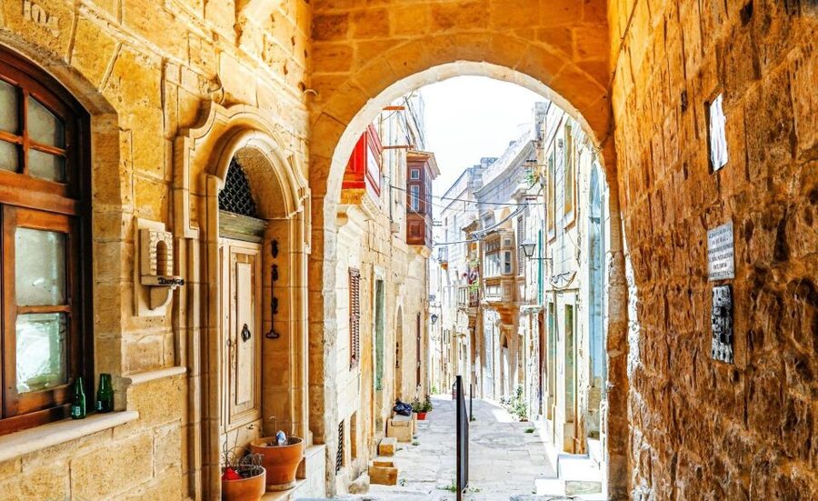 Malta: The Three Fortified Cities Tour including Boat Trip - Cospicua: the panoramic drive-by that sets the scale