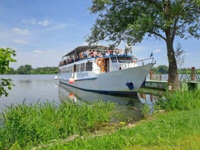 Mantua: Guided Panoramic Boat Tour "City, Lakes, and Natural Park" - Getting on board at Viale Mincio, pier B Rosso