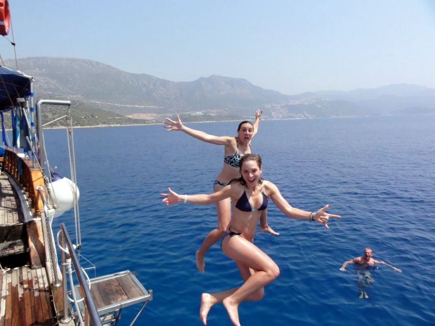 Marmaris: Boat Trip with Unlimited Drinks and BBQ Lunch - Hotel pickup and getting to the right place without taxi stress
