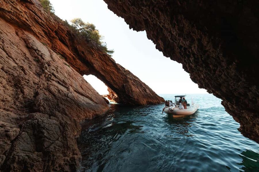 Marseille: Côte Bleue Calanques Boat Tour with Swimming - What’s included onboard: Navettes, coffee, and small comfort wins