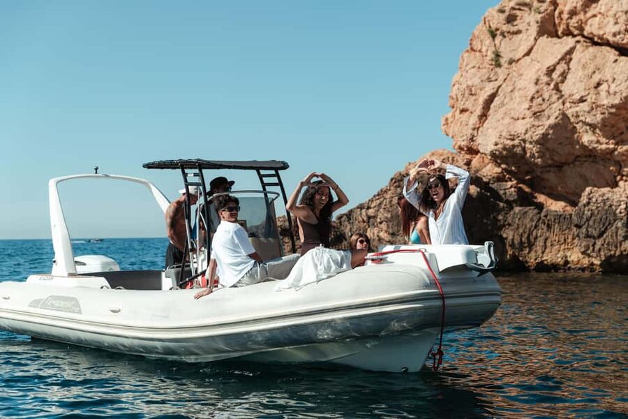 Marseille: Frioul Islands Boat Tour with Swim Stop - Sailing the Frioul archipelago: Pomègues and Ratonneau