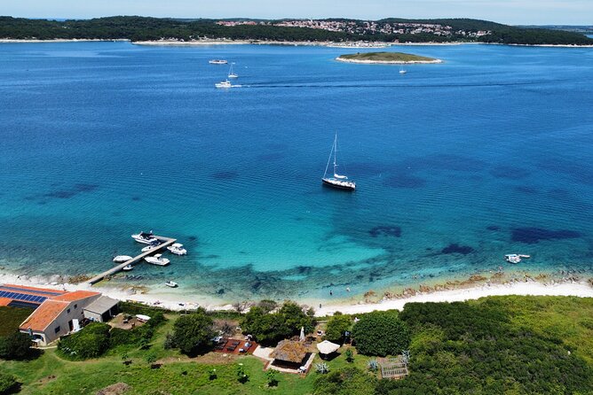 Medulin -Kamenjak 5h boat trip with lunch & drinks on Sandra Boat - Second Kamenjak Segment + Onboard Lunch: Eat While You Float
