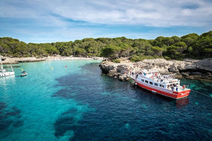 Menorca: Full-Day Boat Tour with Paella Lunch - Boat comfort, music, and how to pack for the day