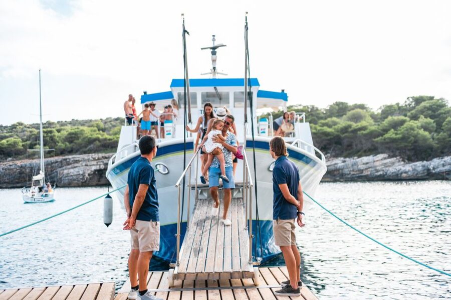 Menorca: Half Day Beach Exploration Boat Trip - First Stop: Son Saura or Cala Turqueta and Your One-Hour Window