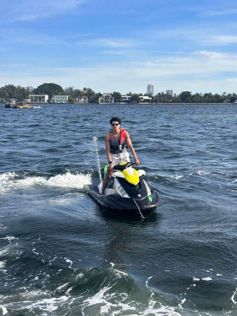 Miami Beach Jetskis + Free Boat Ride - Speedboat time on Miami Beach bay: music, visuals, and watching the homes