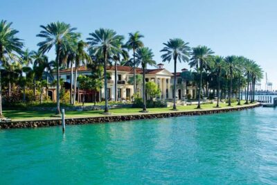 Miami: Biscayne Bay Millionaire's Row Boat Tour - Getting On at 401 Biscayne Blvd: Dock, Timing, and Seating Reality