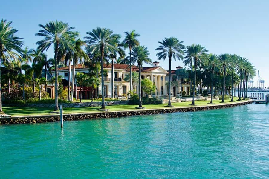 Miami: Biscayne Bay Millionaire's Row Boat Tour - Getting On at 401 Biscayne Blvd: Dock, Timing, and Seating Reality