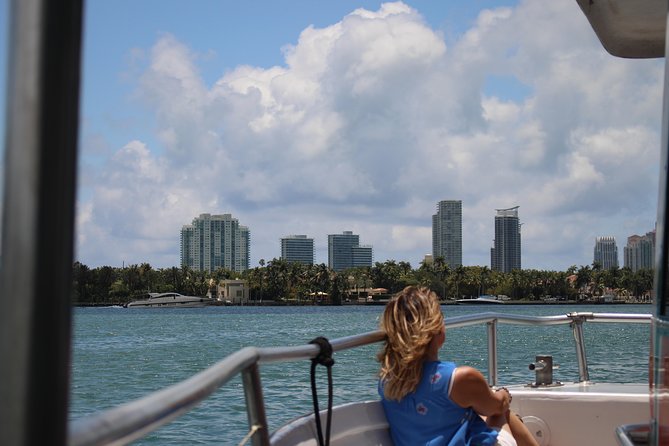 Miami Boat Tour of Celebrity Homes - Two Floors, Seating Choices, and the Onboard Bar (Yes, You Can Grab a Drink)