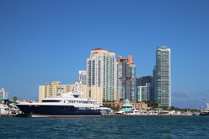 Miami Boat Tour of Celebrity Homes - Day vs Night: How to Choose for Better Mansion Sightlines