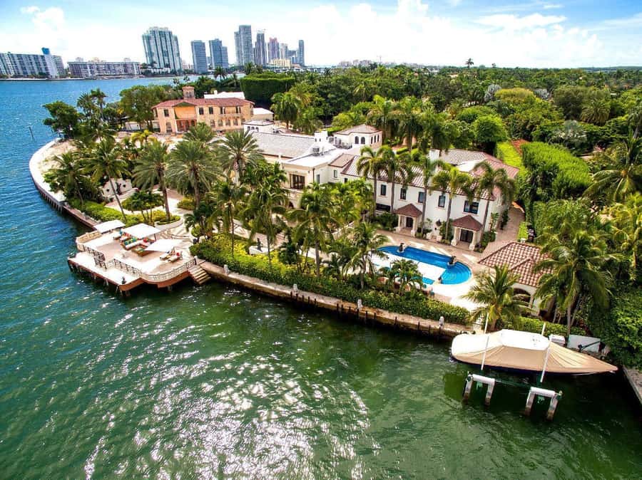 Miami: Celebrity Homes Boat Tour with Guide - Bayside Marketplace start: quick boarding, easy bearings