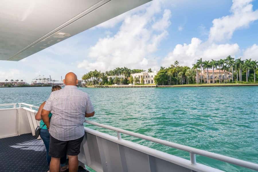 Miami: Celebrity Homes Boat Tour with Guide - The route you’ll get: Downtown Miami, Biscayne Bay, and the skyline rhythm