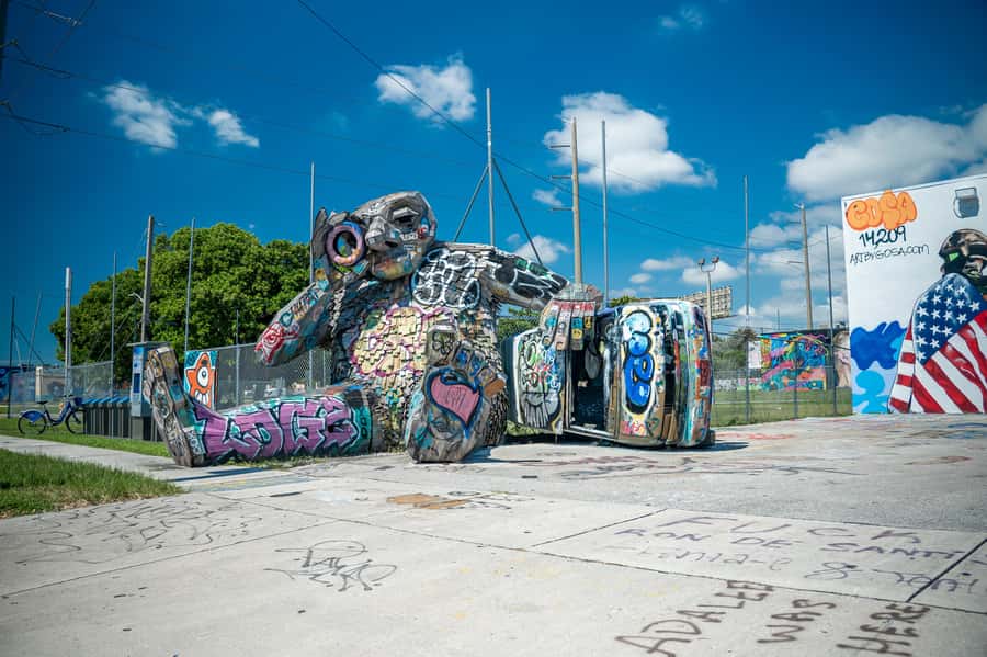 Miami: City Sightseeing and millionaire row boat tour - Getting your bearings: Miami’s Art Deco, murals, and Cuban pulse in one route