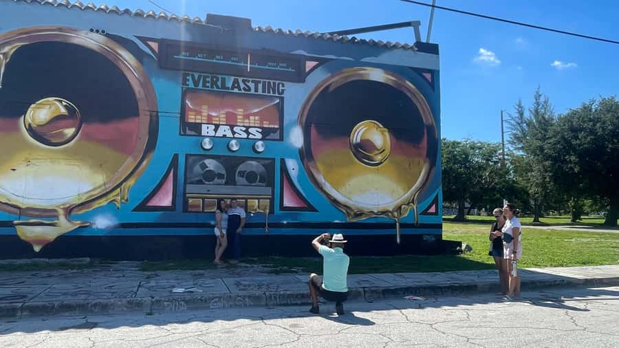 Miami: City Sightseeing and millionaire row boat tour - Coconut Grove in 15 minutes: a calmer neighborhood peek