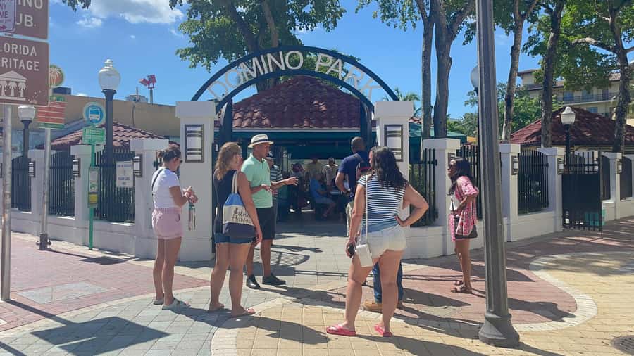 Miami: City Sightseeing and millionaire row boat tour - Bayside Marketplace and the Millionaire’s cruise: 90 minutes on the water