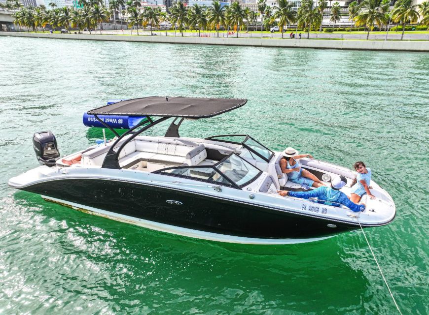 Miami: Guided Boat Tour with Champagne - Bayside Marketplace and the Waterway Alongside Downtown