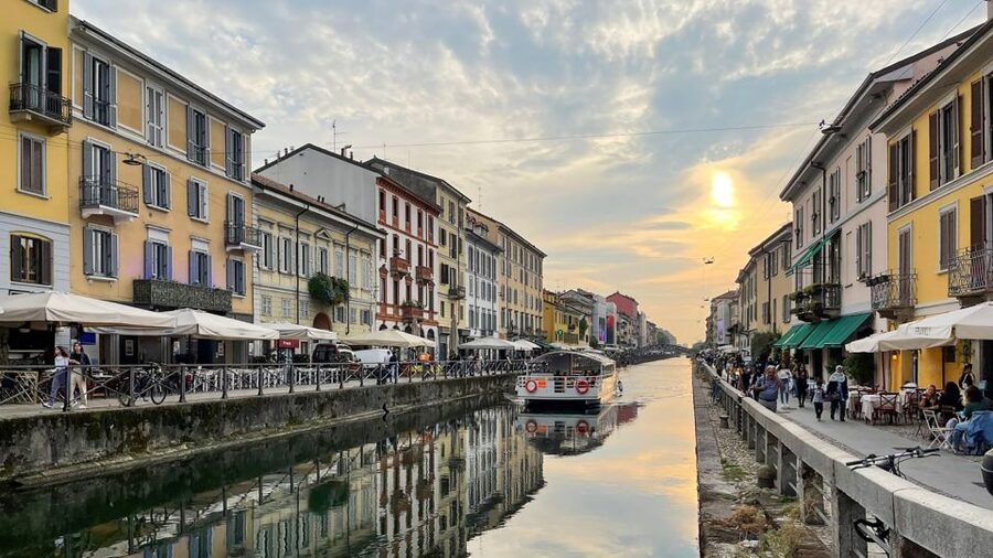 Milan: Navigli District Canal Boat Tour with Aperitivo - Naviglio Grande sights you pass: old railings, clubs, and canal life