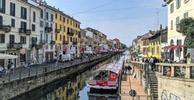 Milan: Navigli District Canal Boat Tour with Aperitivo - Aperitivo on the canals: what you get in 50 minutes