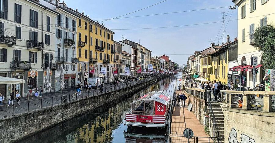 Milan: Navigli District Canal Boat Tour with Aperitivo - Aperitivo on the canals: what you get in 50 minutes