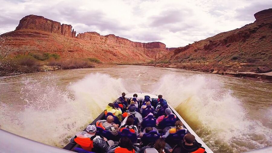 Moab: 1-Hour Colorado River Speed Boat Tour - Spins, splashdowns, and the rapids vibe