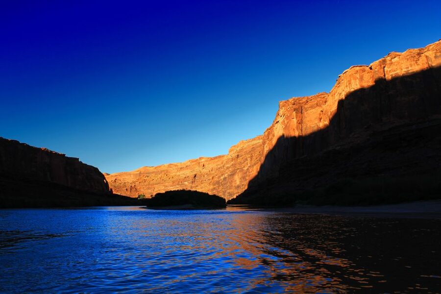 Moab: Colorado River Sunset Boat Tour with Optional Dinner - Finding the meeting point by the Colorado River Bridge (1861 N Hwy 191)