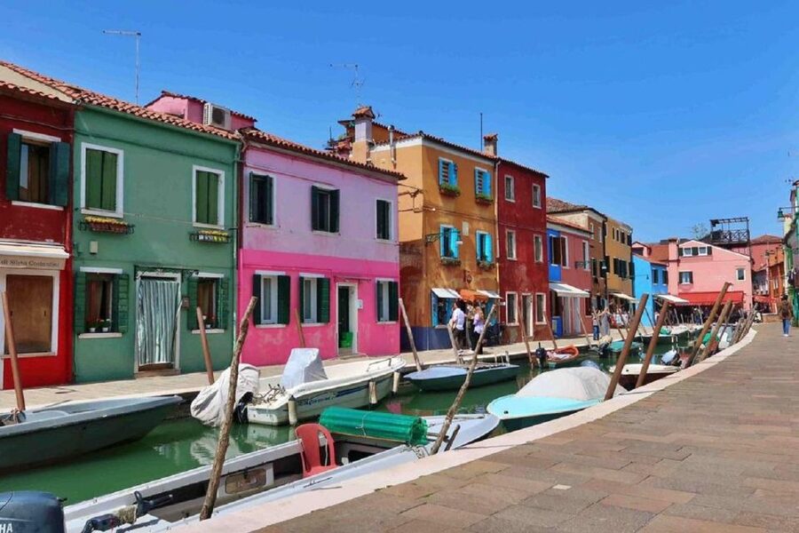 Murano & Burano: Boat Tour with Guide & Glass Factory Visit - Murano free time: how not to miss the island’s best moments
