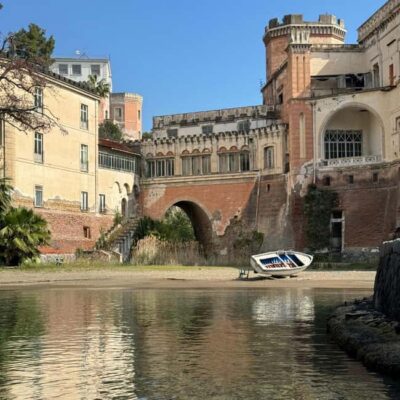 Naples: Private Coastline Boat Tour - Meeting in Central Naples: Getting on the Boat Without Stress