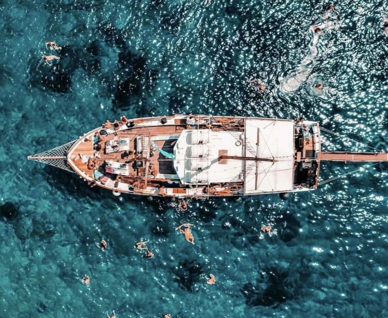 Naxos: Koufonissia and Rina Cave Boat Trip with BBQ - A day on the water from Agia Anna: the rhythm of the day