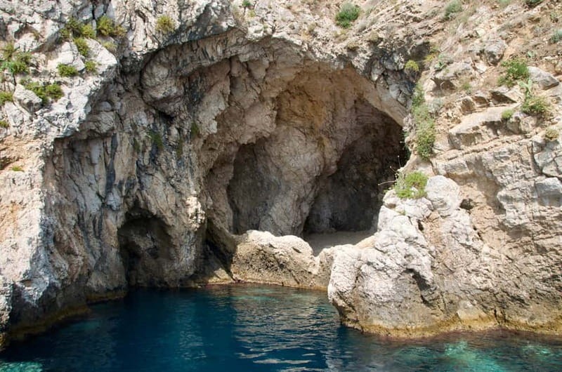 Naxos: Taormina Boat Tour with Snorkeling and Prosecco - From Giardini Naxos pier to Vip Sailing Taormina: finding your boat without stress