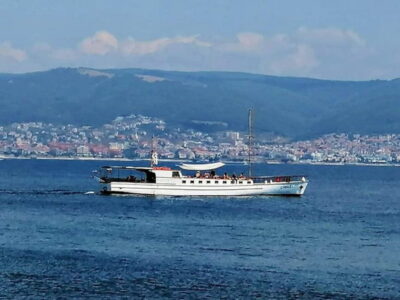 Nessebar: 4-Hour Boat Tour incl. Fishing, Lunch & Drinks - The 4-hour flow: bays first, then sea time, then lunch with views