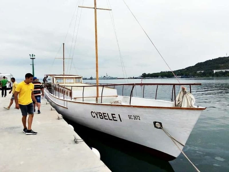 Nessebar: 4-Hour Boat Tour incl. Fishing, Lunch & Drinks - Swimming and sunbathing: what the deck time is really like