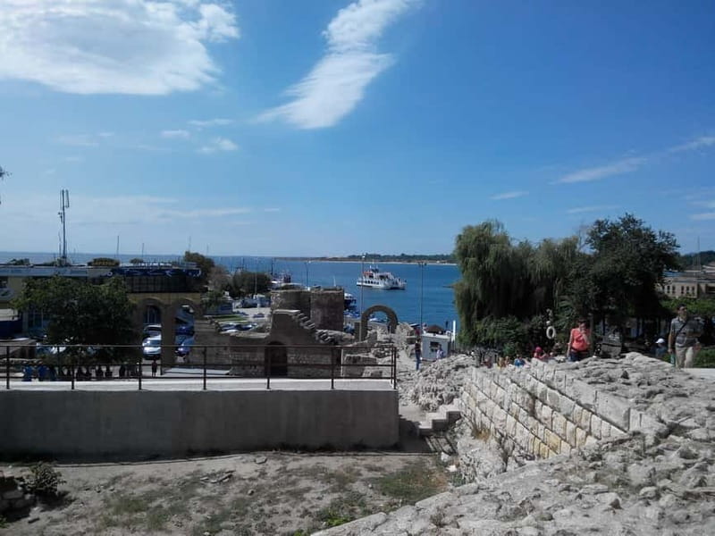 Nessebar: 4-Hour Boat Tour incl. Fishing, Lunch & Drinks - Crew, service, and real boarding help (especially if someone needs extra care)